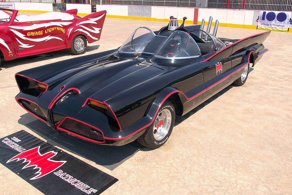 1024px-1960s_Batmobile_(FMC).jpg