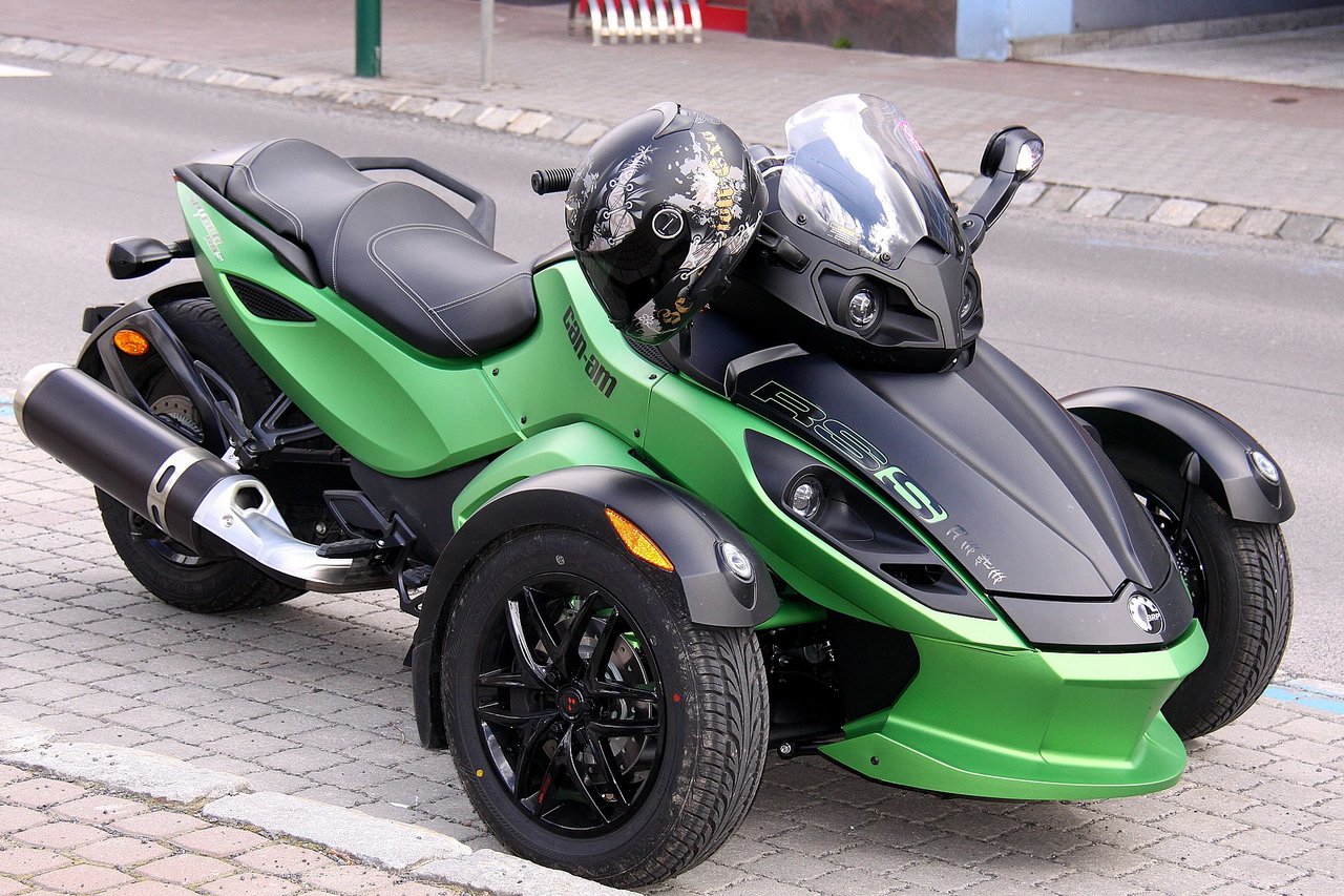1920px-Can-Am_Spyder_RSS_(02).jpg