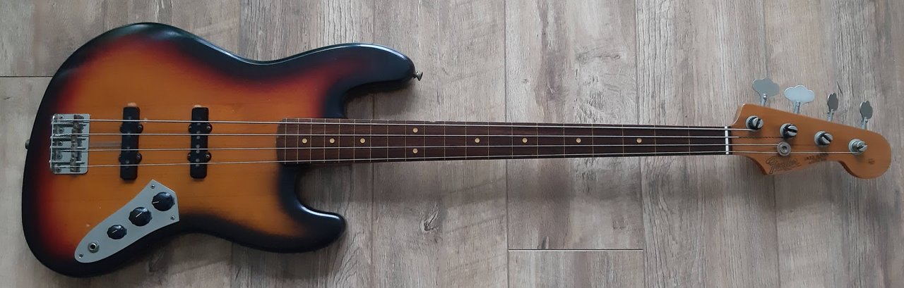 1990 Fender Custom shop fretless Jazz Bass.jpg
