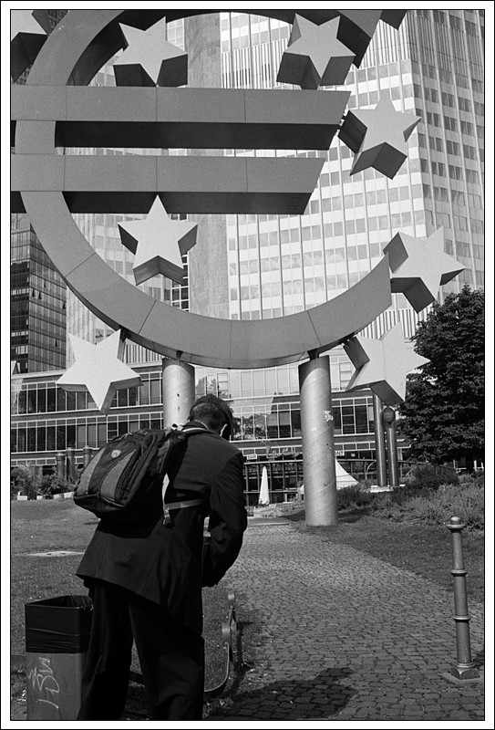 20100615-EZB und Obdachloser 01.jpg