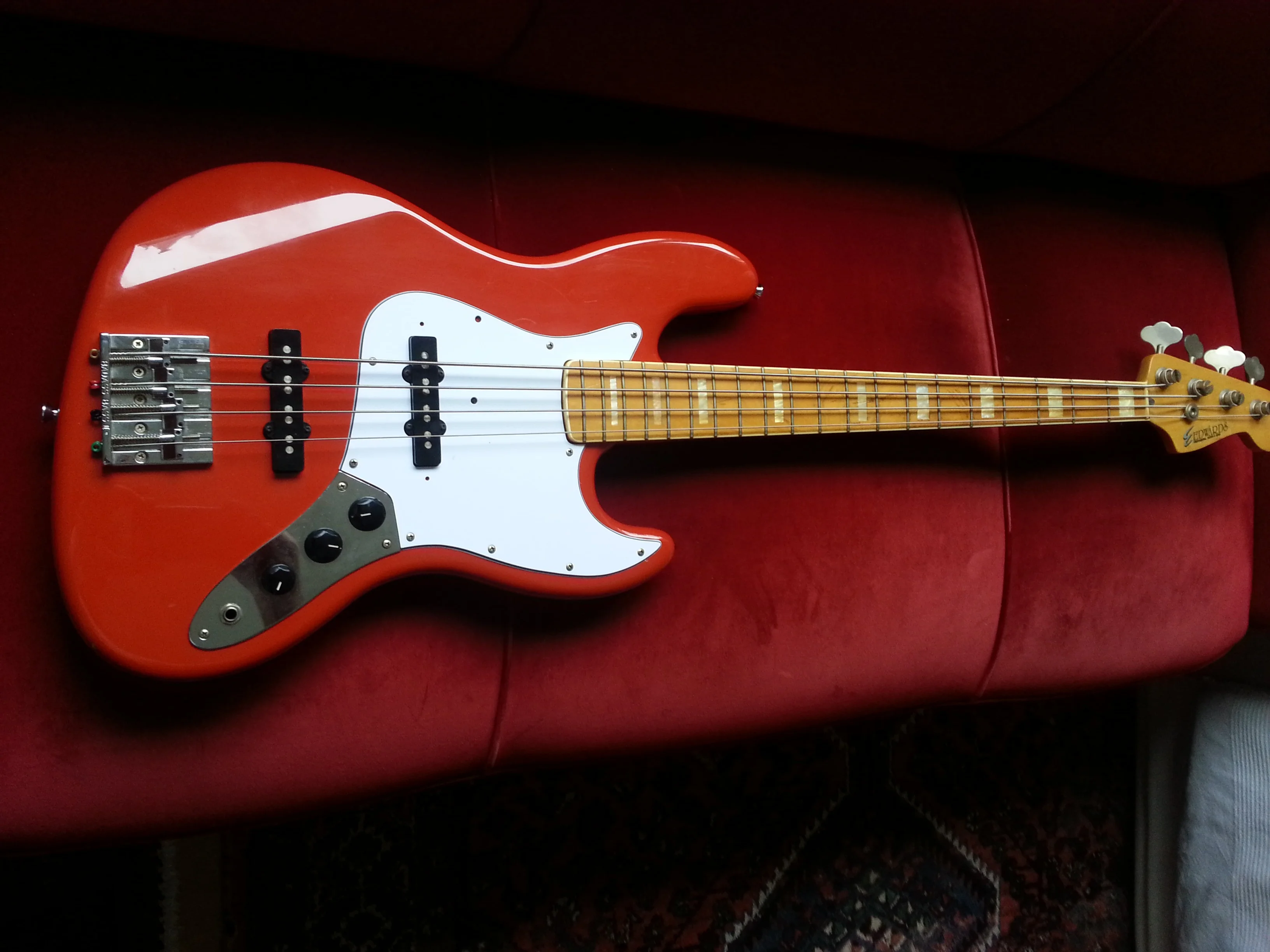 Jazz Bass rot Vintage Inlays