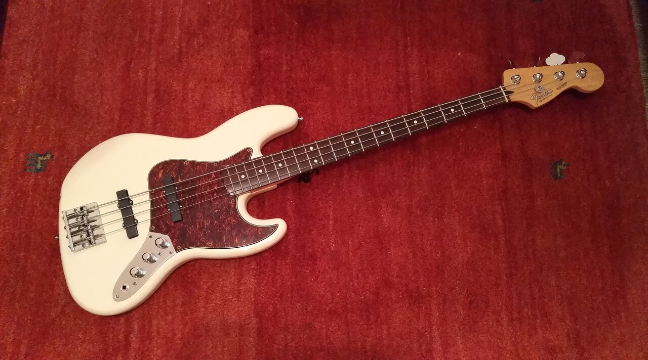 2018 Fender MiM Bassculture John East.jpg