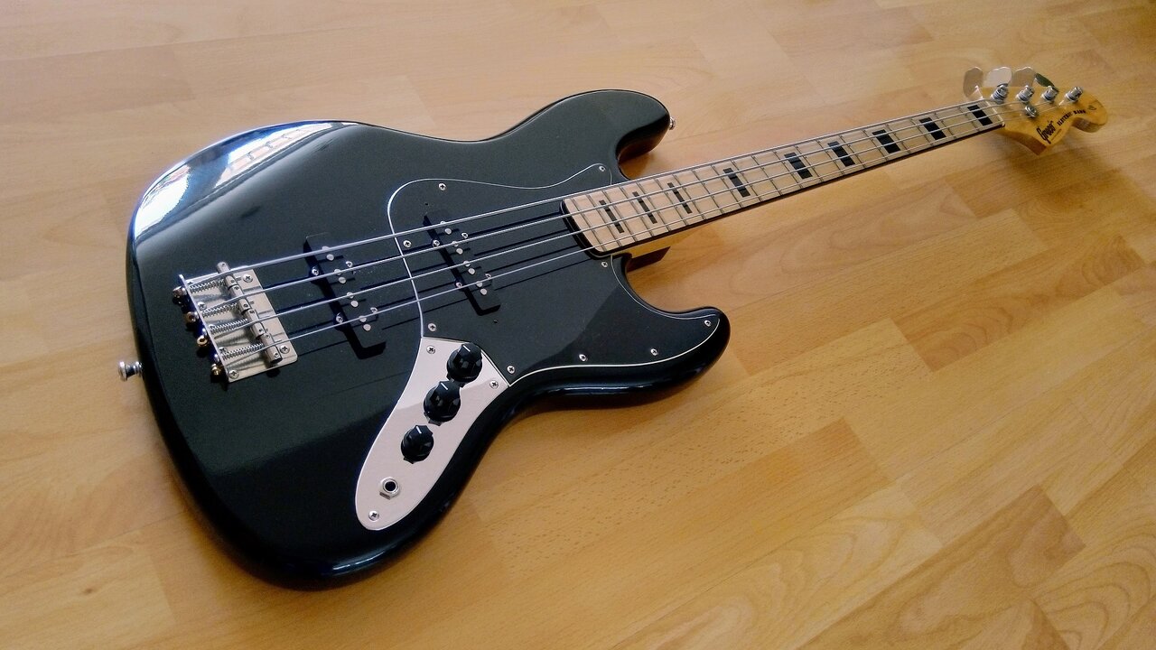 2019 Greco Jazzbass.jpg