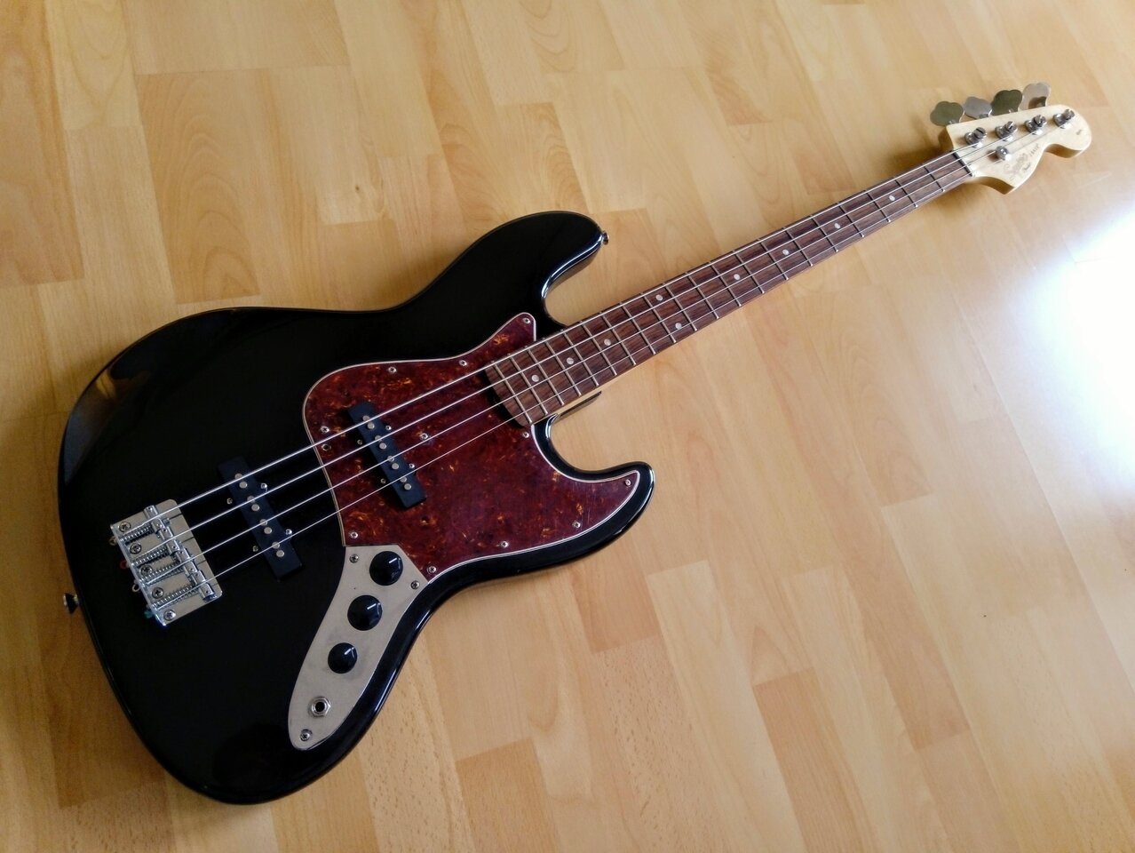 2020 PC Jazz Bass Schwarz.jpg