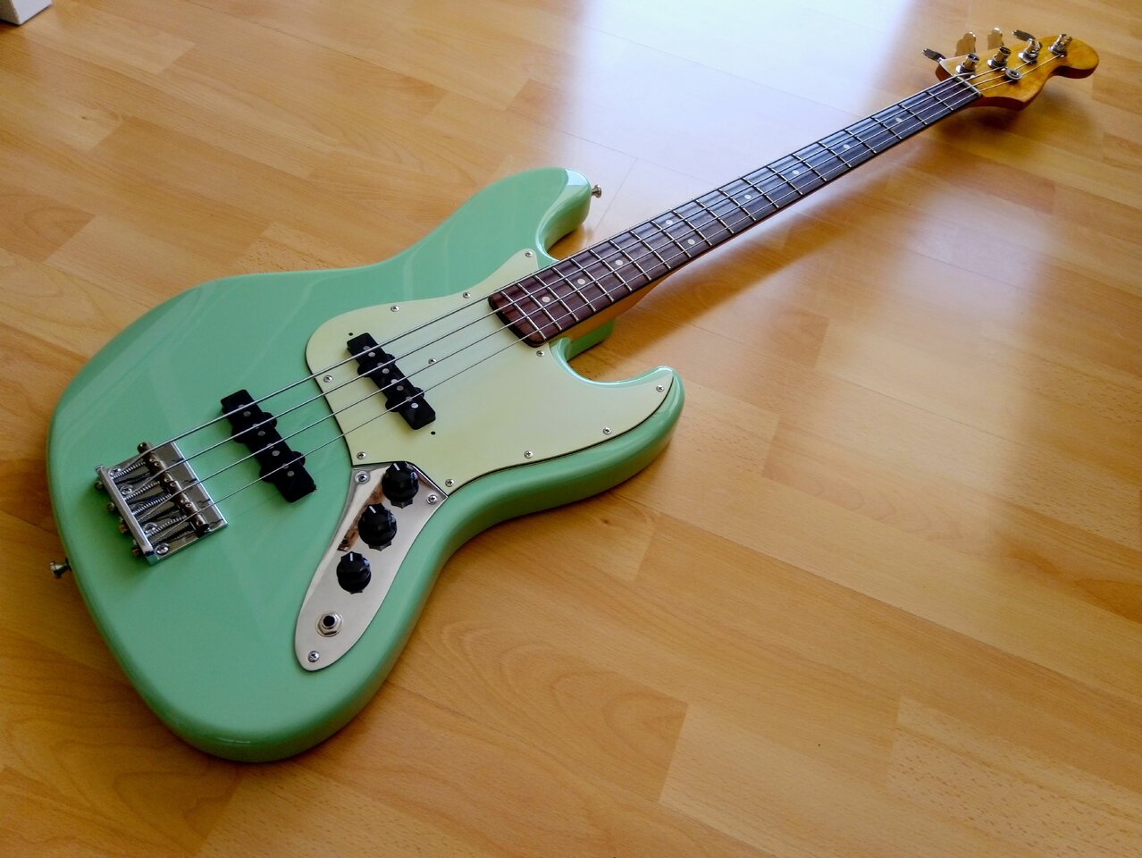 2020 PC Jazz Bass Sea Foam Green.jpg