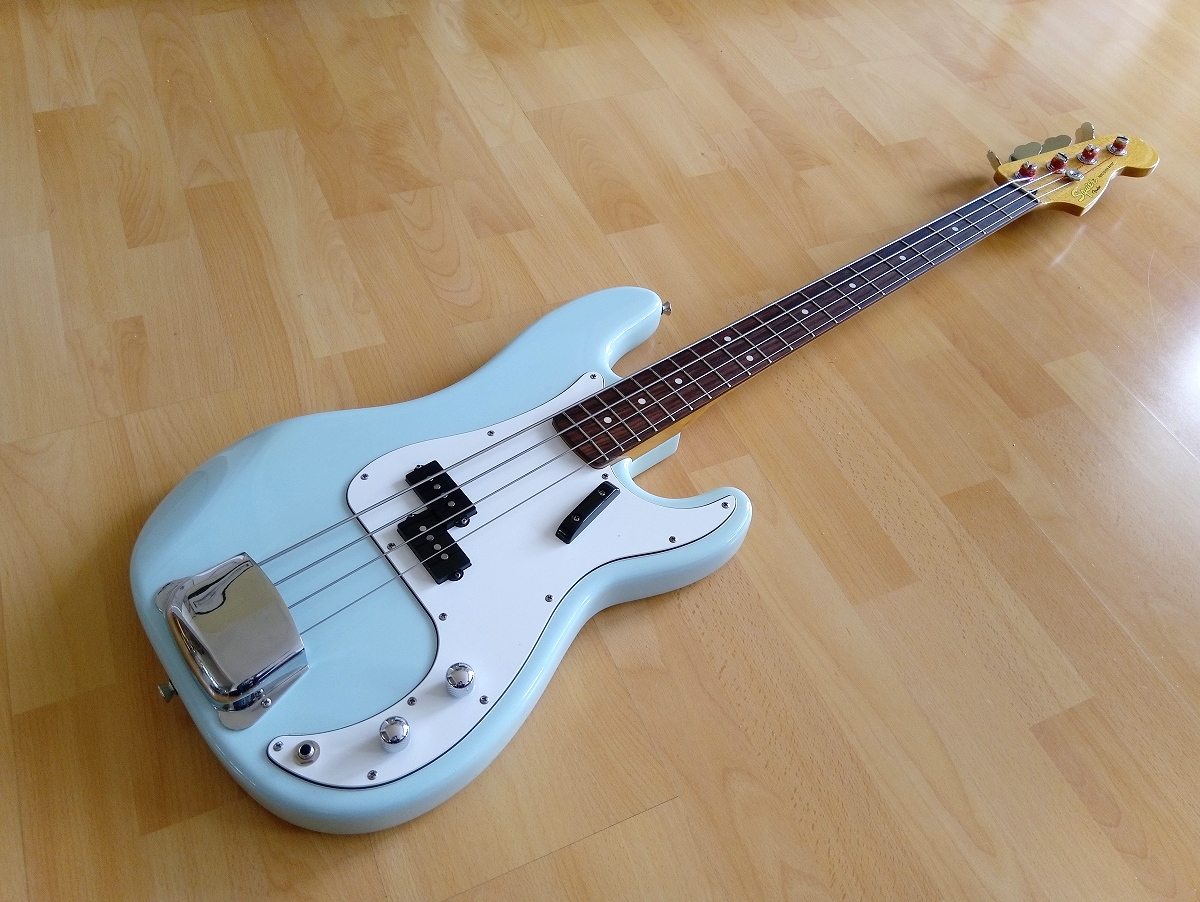 2020 Squier Classic Vibe Precision.jpg