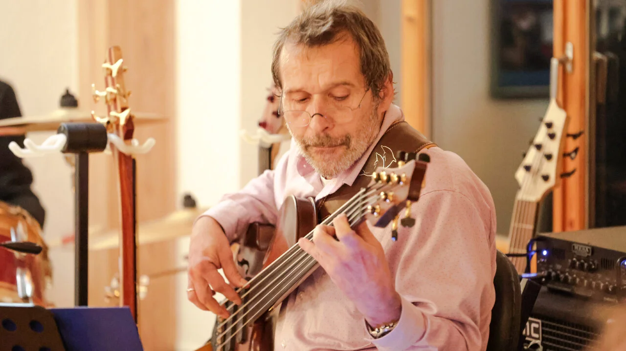 TiefTonTalk Episode 17: ProfA. und seine 18 Bässe...