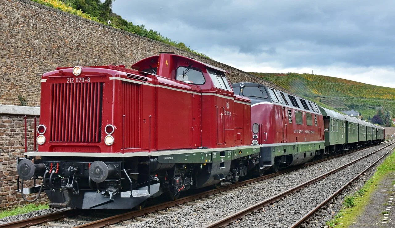 212 079 + 220 033 b.webp