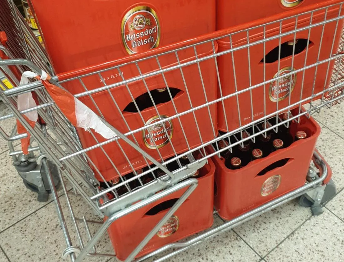 29264029-einkaufswagen-kaesten-koeln-bier-sorte-koelsch-2YuQbIaA29BG-3481719749.webp