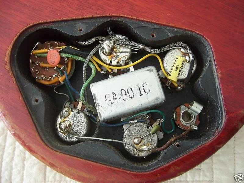 61 gibson eb 3 electronic.webp