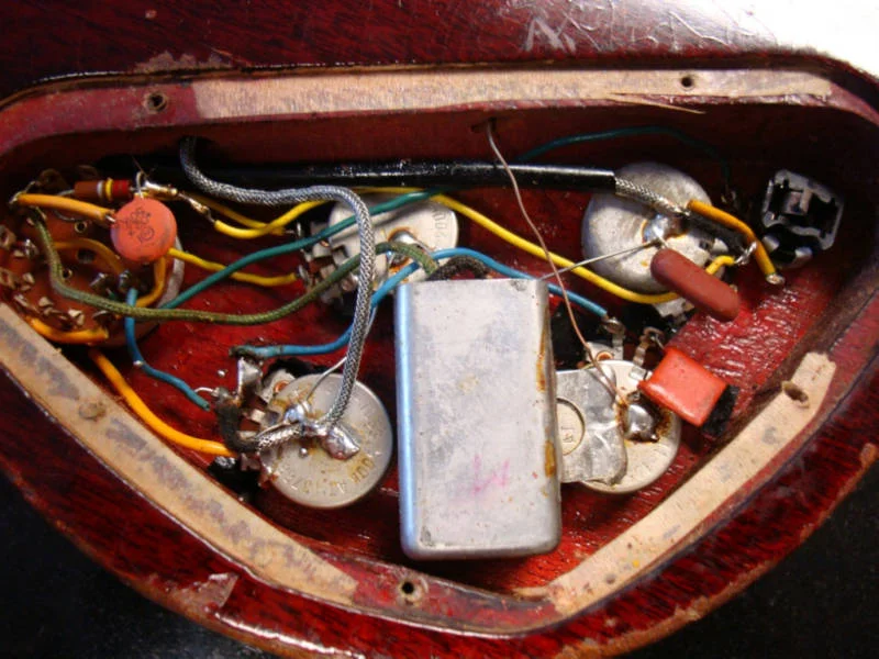 67 gibson eb 3 electronic output jack neu.webp