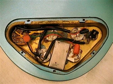 68 gibson eb 3 blau electronic.webp