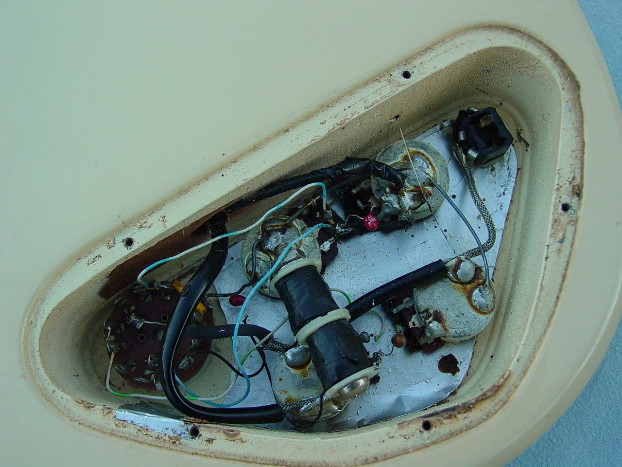 73  gibson eb 3 electronic 70er  weiß.webp