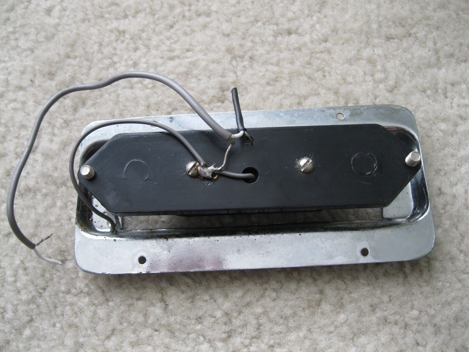 75 rick pickup hinten bridge unten.JPG