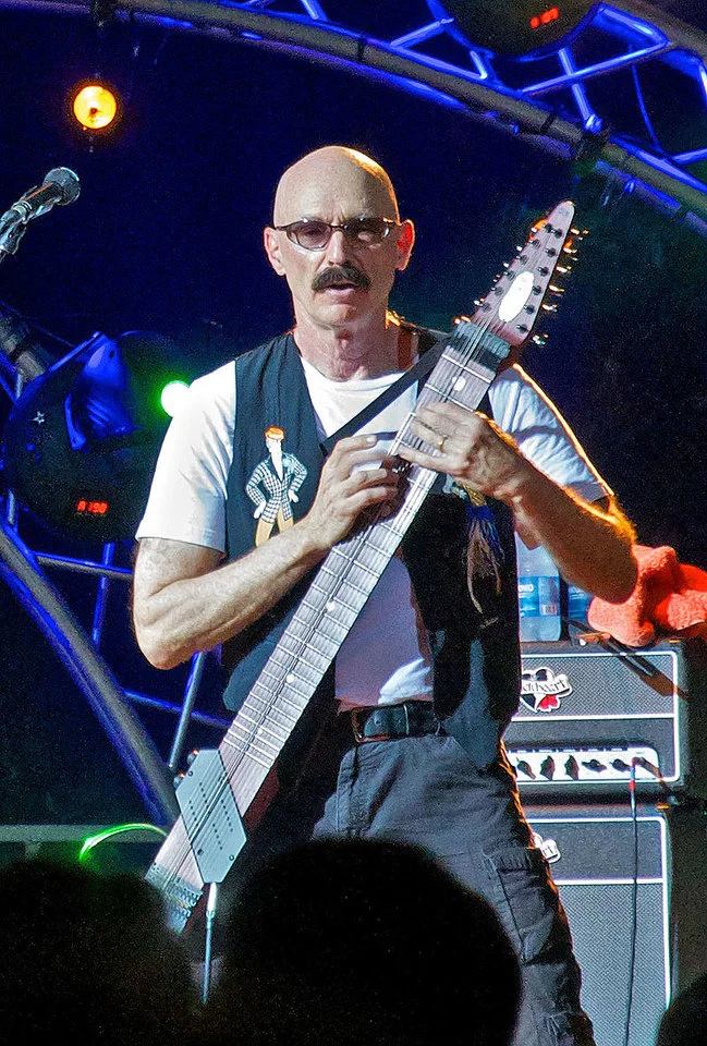 800px-Tony_levin.webp