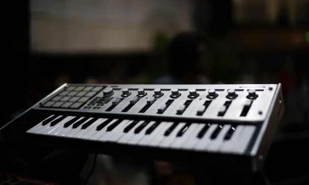 Userdiskussion: Bass- und Synth-Signal mischen