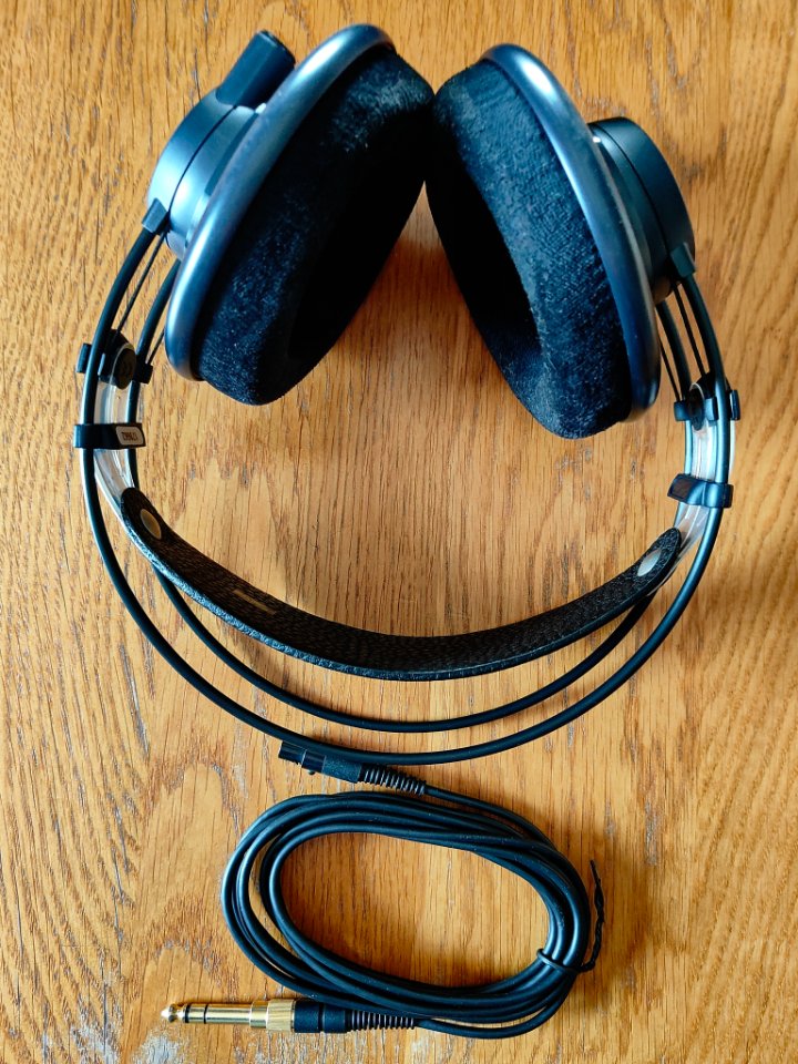 AKG K702 (6).jpg