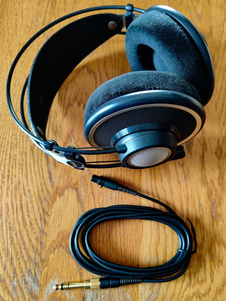 AKG K702 (7).jpg