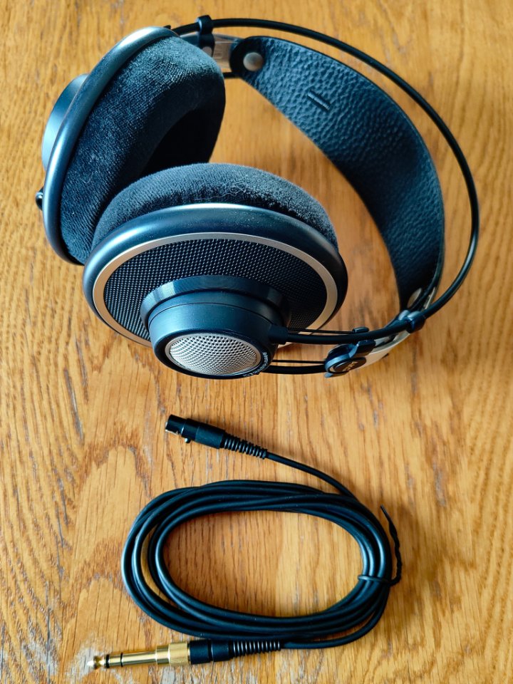 AKG K702 (8).jpg