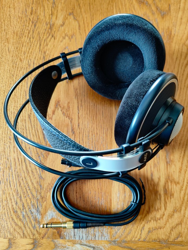 AKG K702 (9).jpg