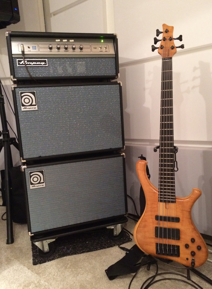 Ampeg V-4B + SVT-112AV + SVT-112AV.jpg