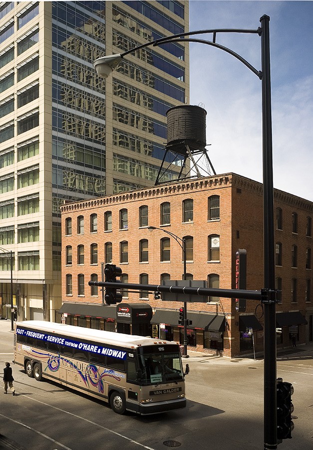 AMTRAK_Bus_s.jpg