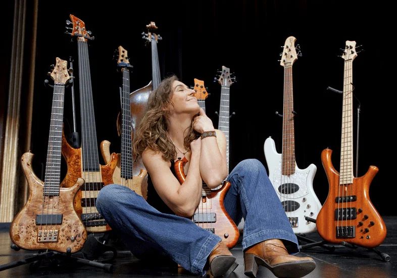 Ariane-Cap-with-Basses.jpg