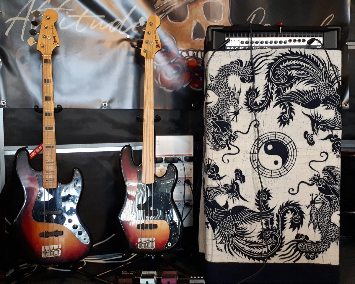 attitude royale basses & amp.jpg