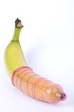 banane-mit-rosafarbenem-kondom-15329569.jpg