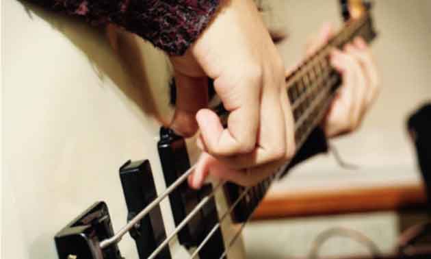 bass-technik-muted-finger.jpg