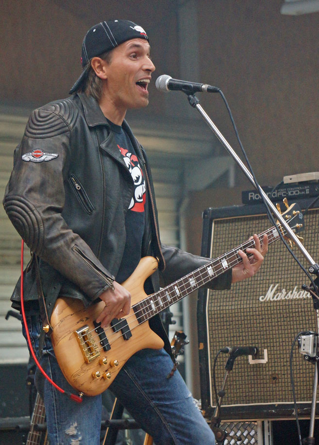 bassface03.jpg