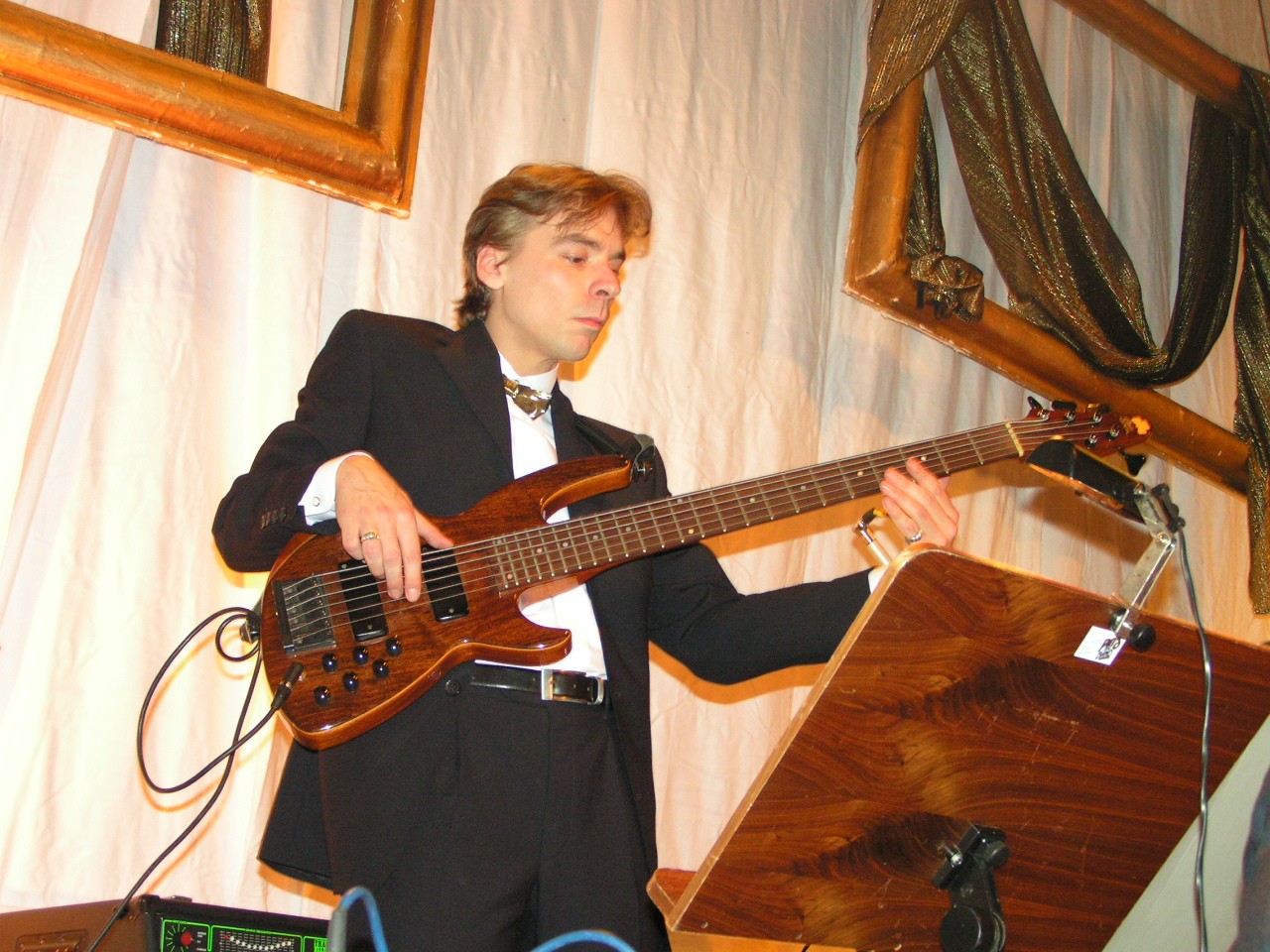 bassix8.jpg