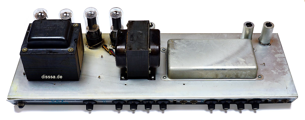 bassman135_open_tubes.jpg