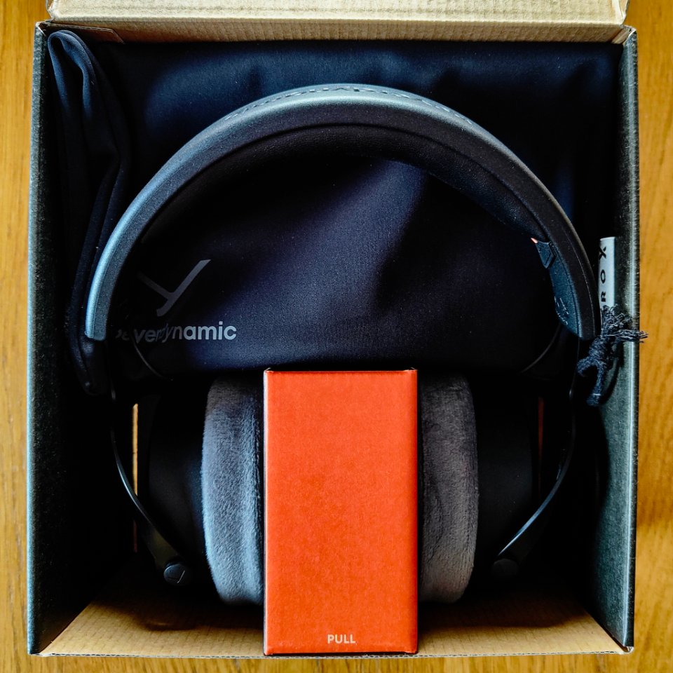 Beyerdynamic DT 700 Pro X (2).jpg