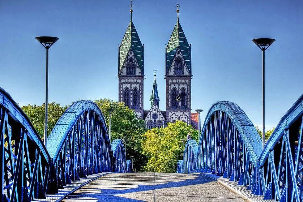 blaue Brücke.webp
