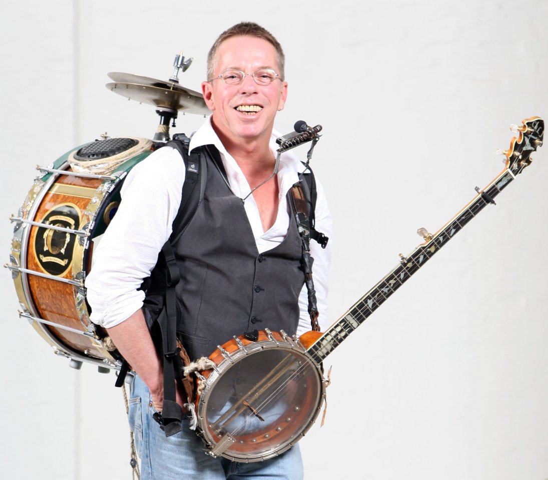Chris_Lejeune_-_One-Man-Band.jpg