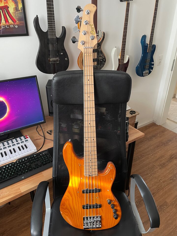 CortBass.jpg