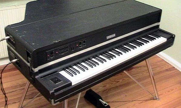 csm_Alt_YamahaCP70_Wikipedia_9bdb7be325.webp