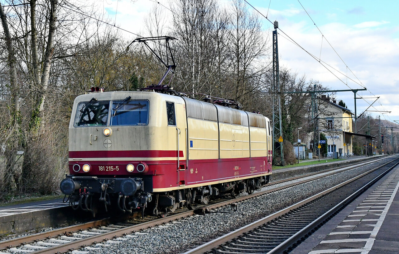 D75_1748a_01.JPG
