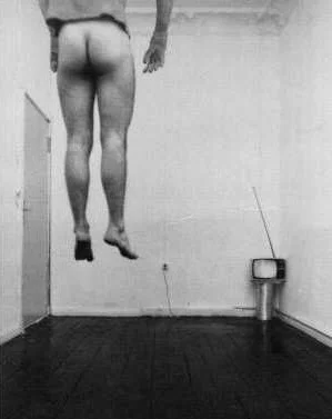 Den ganzen Tag vor der Glotze hängen.webp