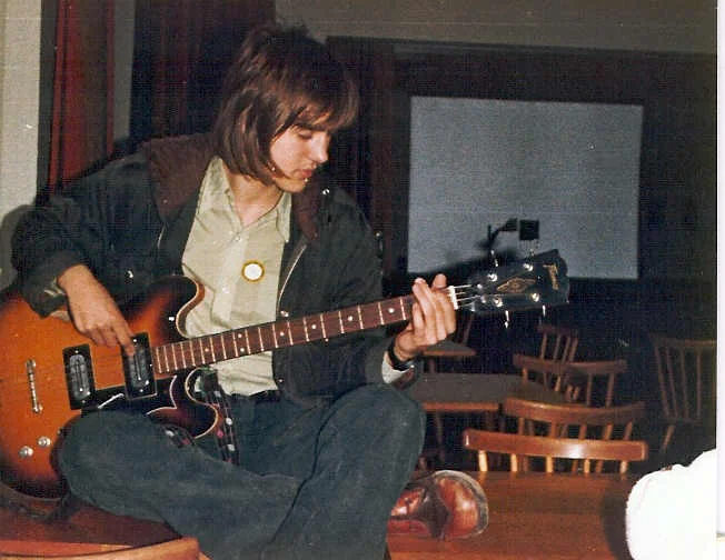 Dieter am Bass 1975.webp