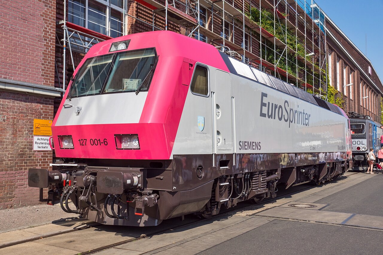 DSC7002LDX .jpg