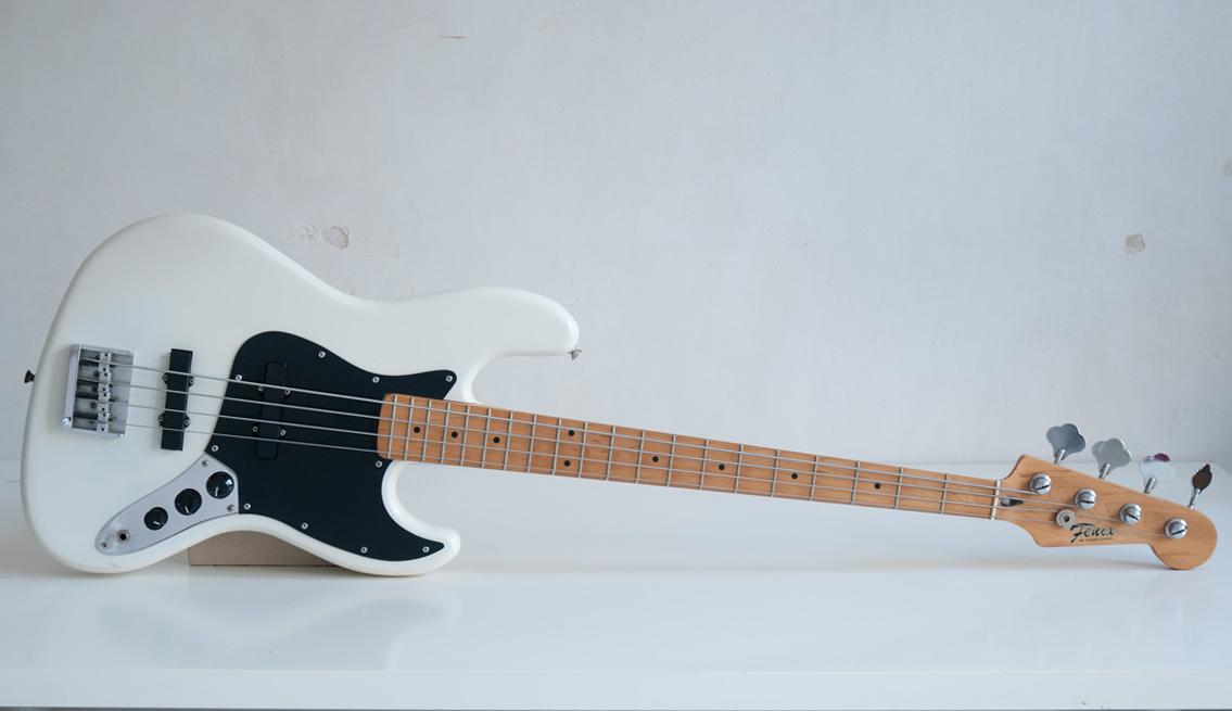 E901011 My Fenix Jazzbass.jpg