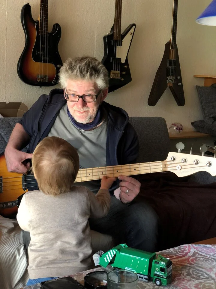 Eddis und Opa Bass 1.webp