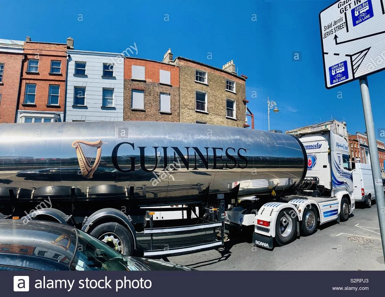 ein-guinness-tankwagen-in-dublin-s2rpj3.webp