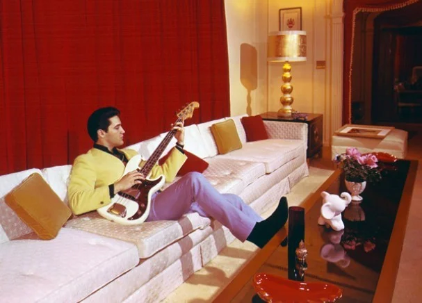 elvis_on_p_bass1965.webp