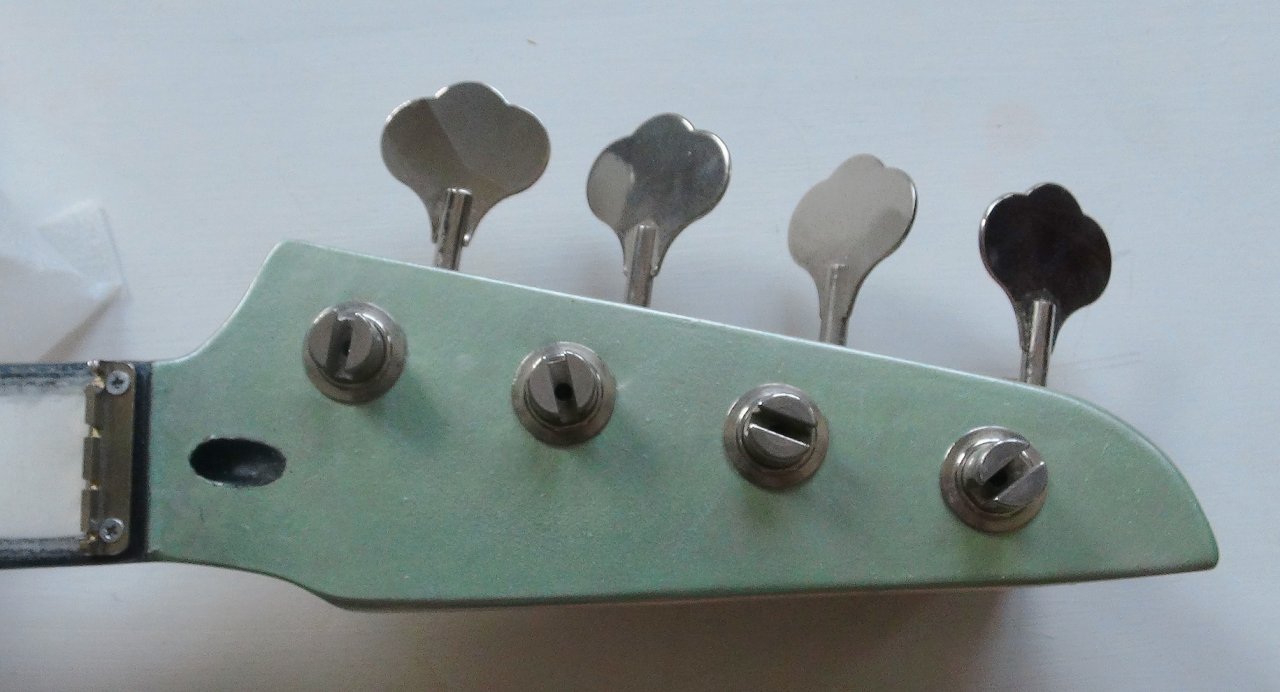 EUFB_FINISH_headstock_klein.jpg