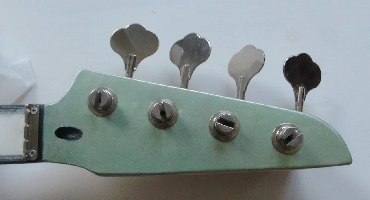 EUFB_FINISH_headstock_klein.webp