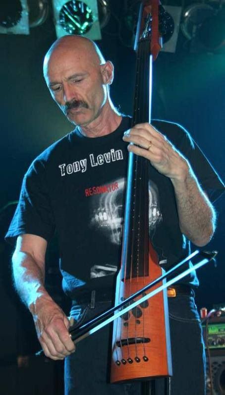 fb91b578869498d940aab8486cf097e9--bass-guitars-acoustic-guitars.jpg