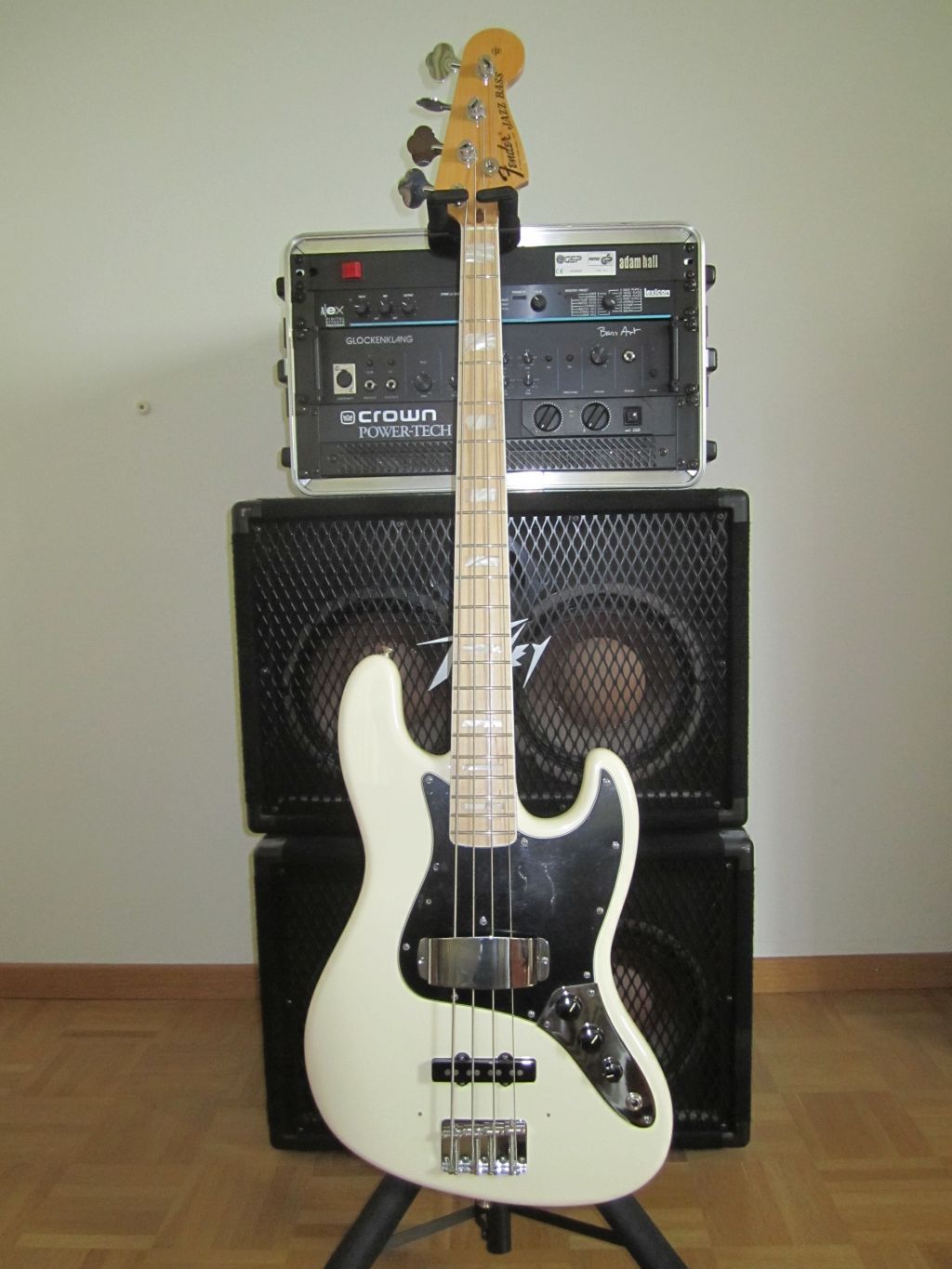 Fender American Vintage ’74 Jazz Bass.jpg